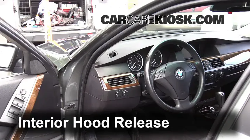 2006 BMW 530xi 3.0L 6 Cyl. Wagon Capot